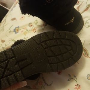 bebe boots kids size 1 :)